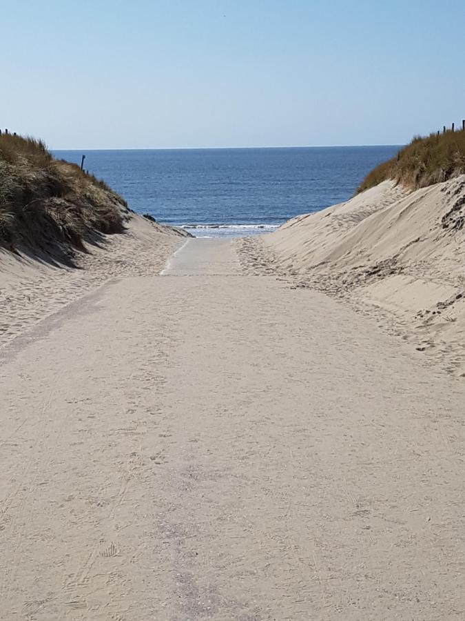 Romantisch Huisje Nabij Het Strand Met Uitzicht Op De Tulpenvelden Julianadorp Dış mekan fotoğraf
